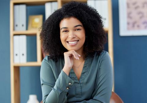 Woman leaning her chin on hand and smiling